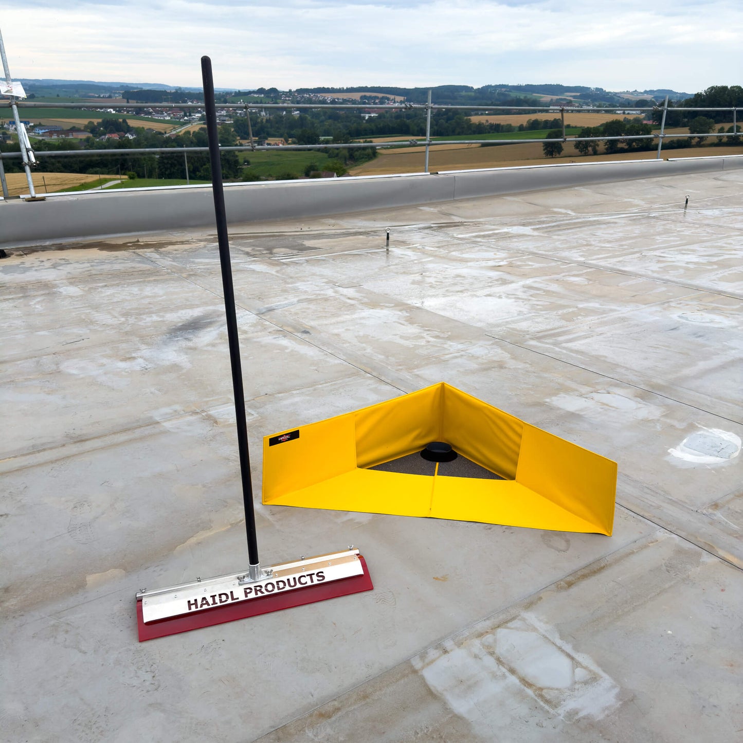 Set for professional flat roof cleaning / water removal on flat roofs (2 x Flat Roof Shield Sweeper + Flat Roof Drainer)