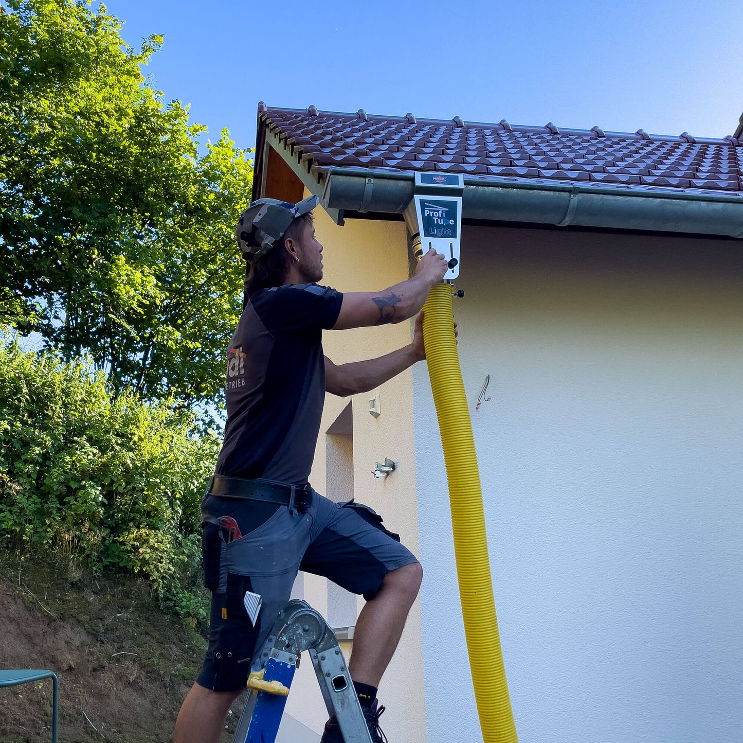 Haidl-Products-ProfiTube-Light-temporäre-Dachentwässerung--für-Maler-Spengler-Dachdecker-Baufirmen-Fallrohrprovisorium-Fallrohrersatz-Dachrinnenschlauch-Fallrohrschlauch-flexibel-Dachrinne-temporäre-Dachentwässerung-in-der-Bauphase-Folienschlauch-Fallrohrschlauch-Fallrohrfolie-Fallrohrprovisorium