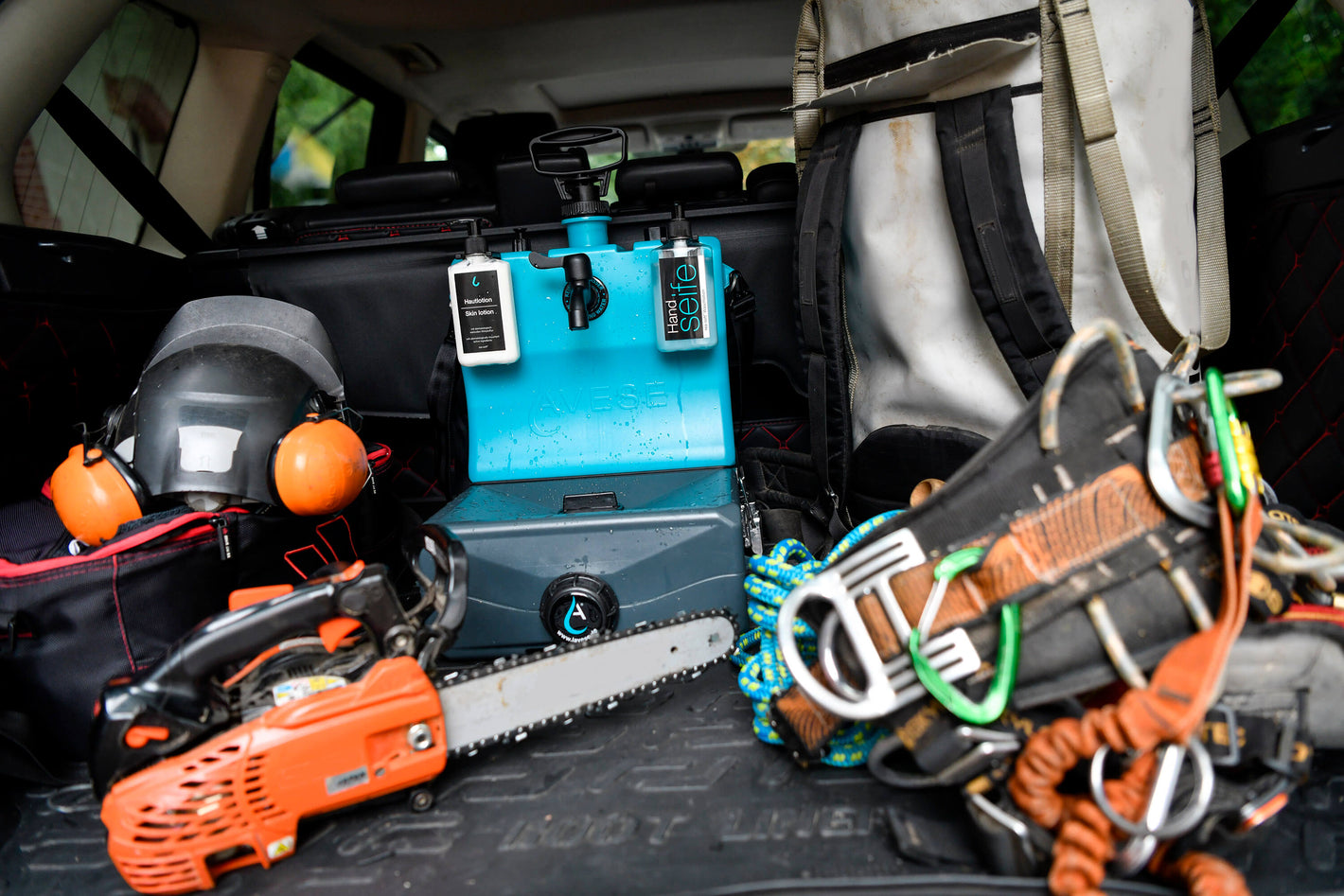 -mobiles-Waschbecken-Baustellen-Waschbecken-für-Handwerker-Bauarbeiter-mit Frischwassertank-Outdoor-Waschbecken-mobil-mobile-Toilette-Hände-Waschen-auf-der-Baustelle-Sanitärlösung-bei Blackouts-autark-Spülbecken-Abwasserbehälter